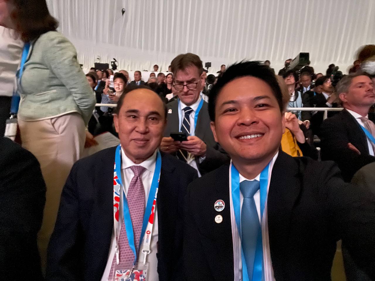 ឯកឧត្តម សំហេង បូរ៉ា រដ្ឋលេខាធិការក្រសួងពាណិជ្ជកម្ម និងជាអគ្គស្នងការរងសម្រាប់តំណាងកម្ពុជា ក្នុងពិព័រណ៍ពិភពលោក២០២៥ អូសាកា កាន់សៃ តំណាងដ៏ខ្ពង់ខ្ពស់ លោកជំទាវ ចម និម្មល រដ្ឋមន្ត្រីក្រសួងពាណិជ្ជកម្ម បានអញ្ជើញចូលរួមក្នុងកម្មវិធីសម្ពោធជាផ្លូវការនៃពិព័រណ៍ពិភពលោក២០២៥ អូសាកា កាន់សៃ ក្រោមព្រះរាជាធិបតីព្រះចៅអធិរាជជប៉ុន និងដោយមានគណៈប្រតិភូចូលរួមពីប្រទេសចំនួន១៥៨ និងអង្គការអន្តរជាតិធំៗចំនួន៧