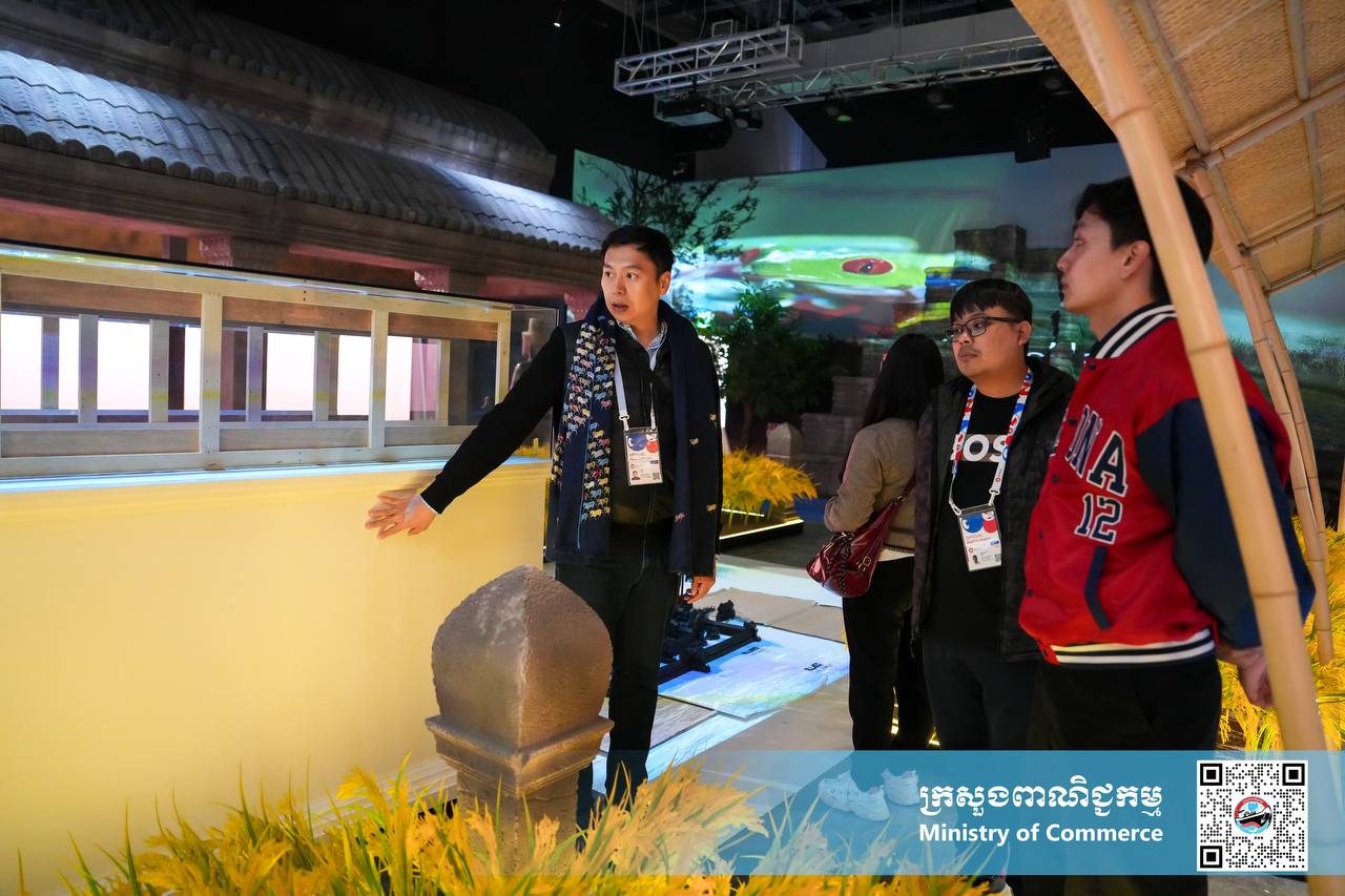 ឯកឧត្តម ណាំ លីណាល់ អនុរដ្ឋលេខាធិការក្រសួងពាណិជ្ជកម្ម និងជានាយកពន្លាជាតិកម្ពុជា ក្នុងពិព័រណ៍ពិភពលោក ២០២៥ អូសាកា កាន់សៃ បានអញ្ជើញដឹកនាំក្រុមការងារក្រសួងពាណិជ្ជកម្ម ចុះពិនិត្យការដ្ឋានសាងសង់ពន្លាជាតិកម្ពុជា ការរៀបចំតុបតែង និងការរៀបចំផលិតផលសក្កានុពលរបស់កម្ពុជា នៅក្នុងពន្លាជាតិកម្ពុជា ដើម្បីត្រៀមលក្ខណៈចូលរួមពិព័រណ៍ពិភពលោក២០២៥ អូសាកា កាន់សៃ ប្រទេសជប៉ុន