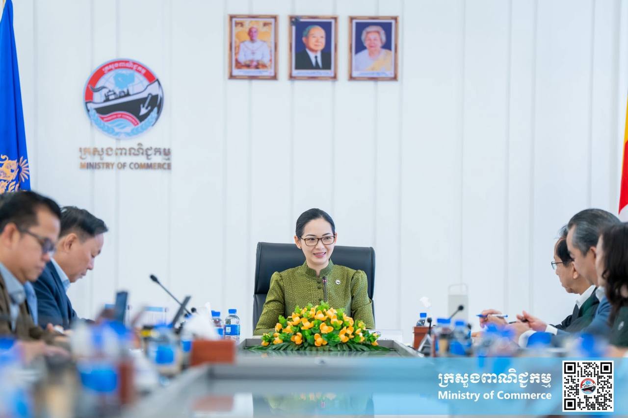 លោកជំទាវ ចម និម្មល រដ្ឋមន្ត្រីក្រសួងពាណិជ្ជកម្ម អញ្ជើញដឹកនាំកិច្ចប្រជុំគណៈកម្មការអន្តរក្រសួងដើម្បីរៀបចំ និងចូលរួមពិព័រណ៍ពិភពលោក និងពិព័រណ៍ពាណិជ្ជកម្មអន្តរជាតិ