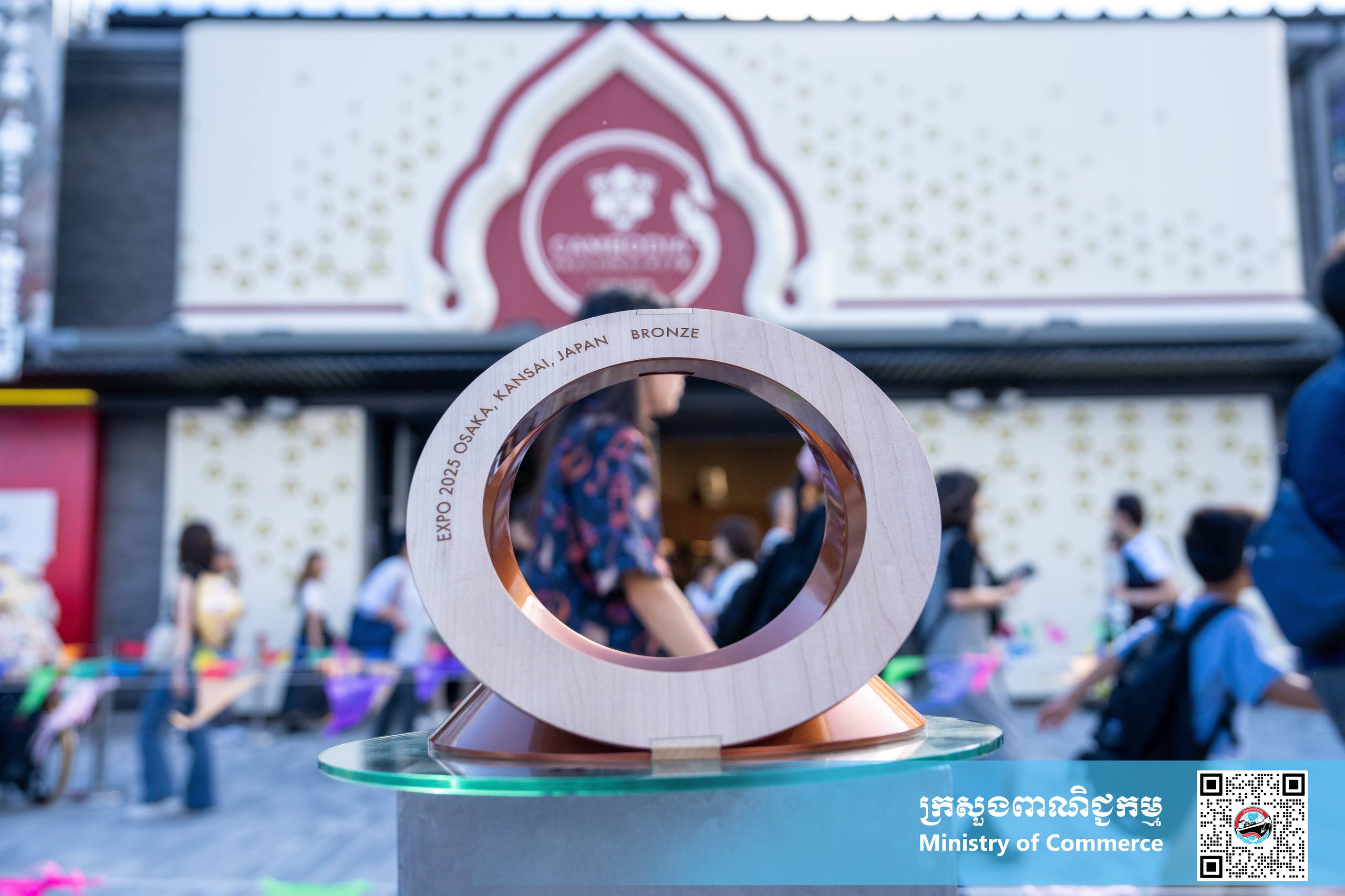 ពន្លាជាតិកម្ពុជា ទទួលបាន “ពានរង្វាន់សំរឹទ្ធ” លំដាប់ពិភពលោកផ្នែករចនាការតាំងបង្ហាញ នាព្រឹត្តិការណ៍ពិព័រណ៍ពិភពលោក ២០២៥ អូសាកា កាន់សៃ ប្រទេសជប៉ុន