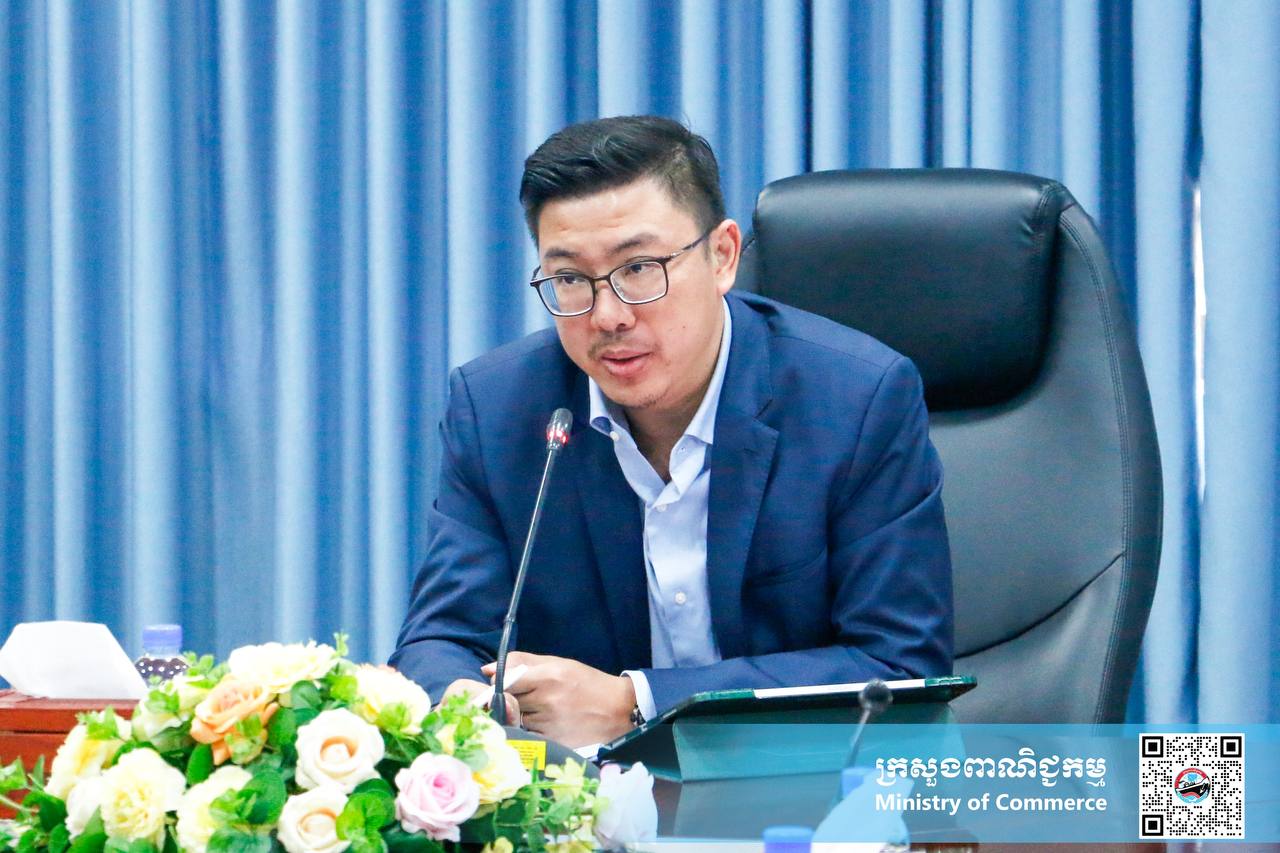ឯកឧត្តម ទិត សីច័ន្ទលី អគ្គនាយកនៃអគ្គនាយកដ្ឋានជំរុញពាណិជ្ជកម្ម ក្រសួងពាណិជ្ជកម្ម បានដឹកនាំកិច្ចប្រជុំផ្សព្វផ្សាយ ផ្តល់ព័ត៌មានលម្អិតពីការរៀបចំពិព័រណ៍ នីតិវិធី និងលក្ខខណ្ឌតម្រូវនានា ក្នុងការចូលរួមព្រឹត្តិការណ៍ «ពិព័រណ៍ពាណិជ្ជកម្មកម្ពុជា» លើកទី១៨ ឆ្នាំ២០២៥ (The 18th Cambodia Trade Expo-CTExpo)