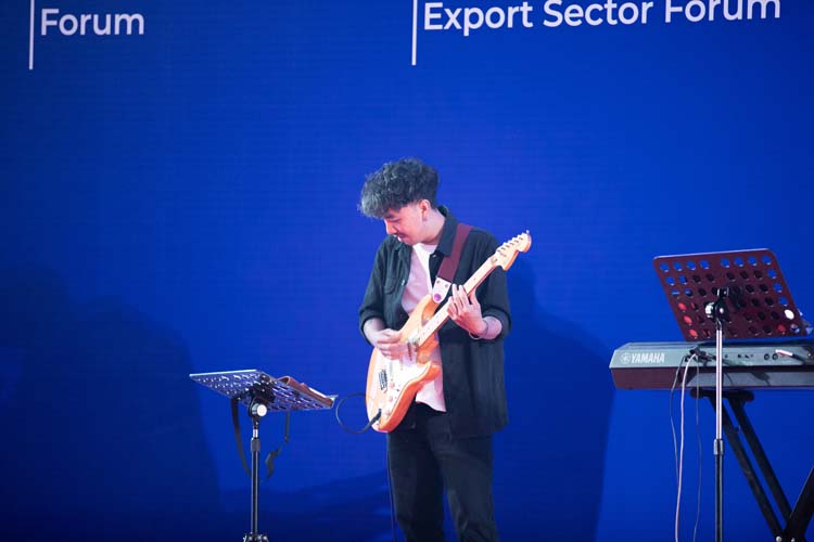 ការកម្សាន្ត និងសម្តែង