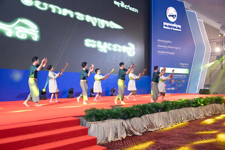 ការកម្សាន្ត និងសម្តែង