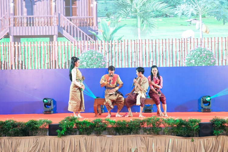 ការកម្សាន្ត និងសម្តែង