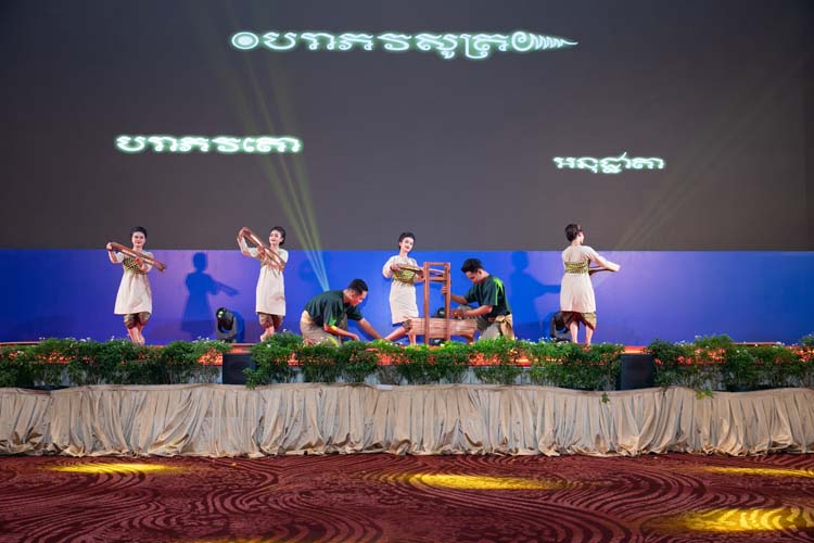 ការកម្សាន្ត និងសម្តែង