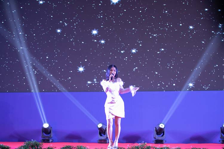 ការកម្សាន្ត និងសម្តែង