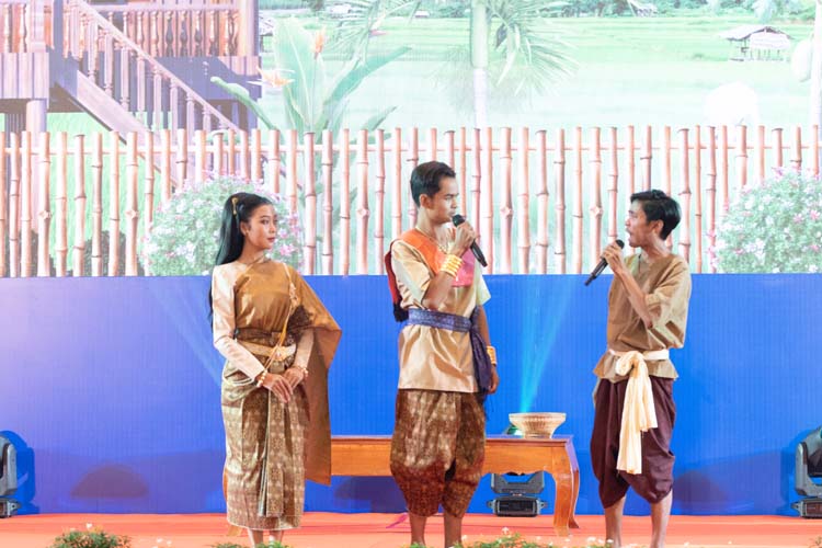 ការកម្សាន្ត និងសម្តែង