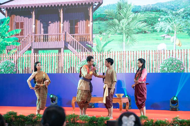 ការកម្សាន្ត និងសម្តែង