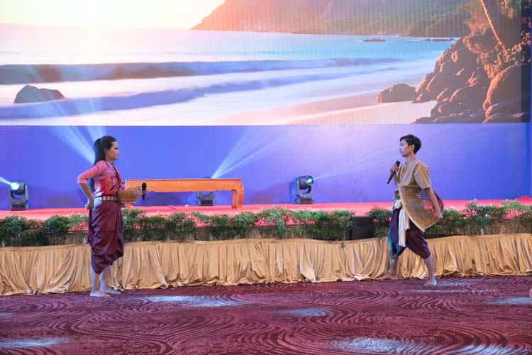 ការកម្សាន្ត និងសម្តែង