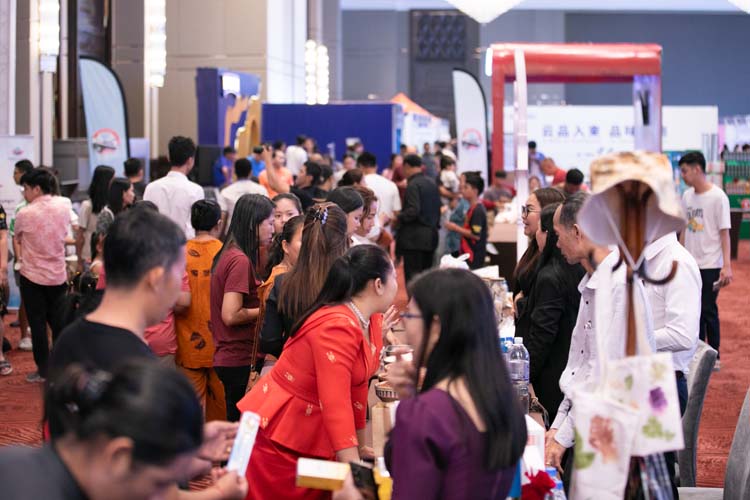 ការកម្សាន្ត និងសម្តែង