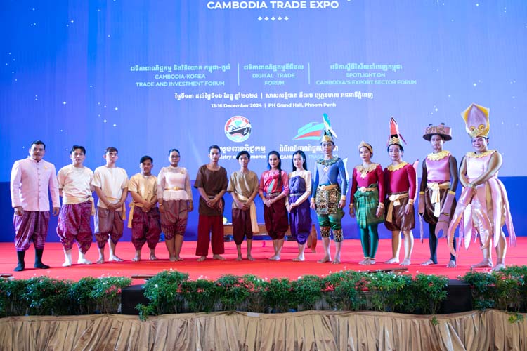 ការកម្សាន្ត និងសម្តែង