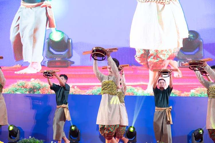 ការកម្សាន្ត និងសម្តែង