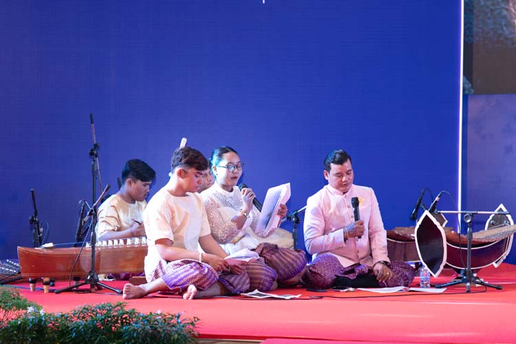 ការកម្សាន្ត និងសម្តែង