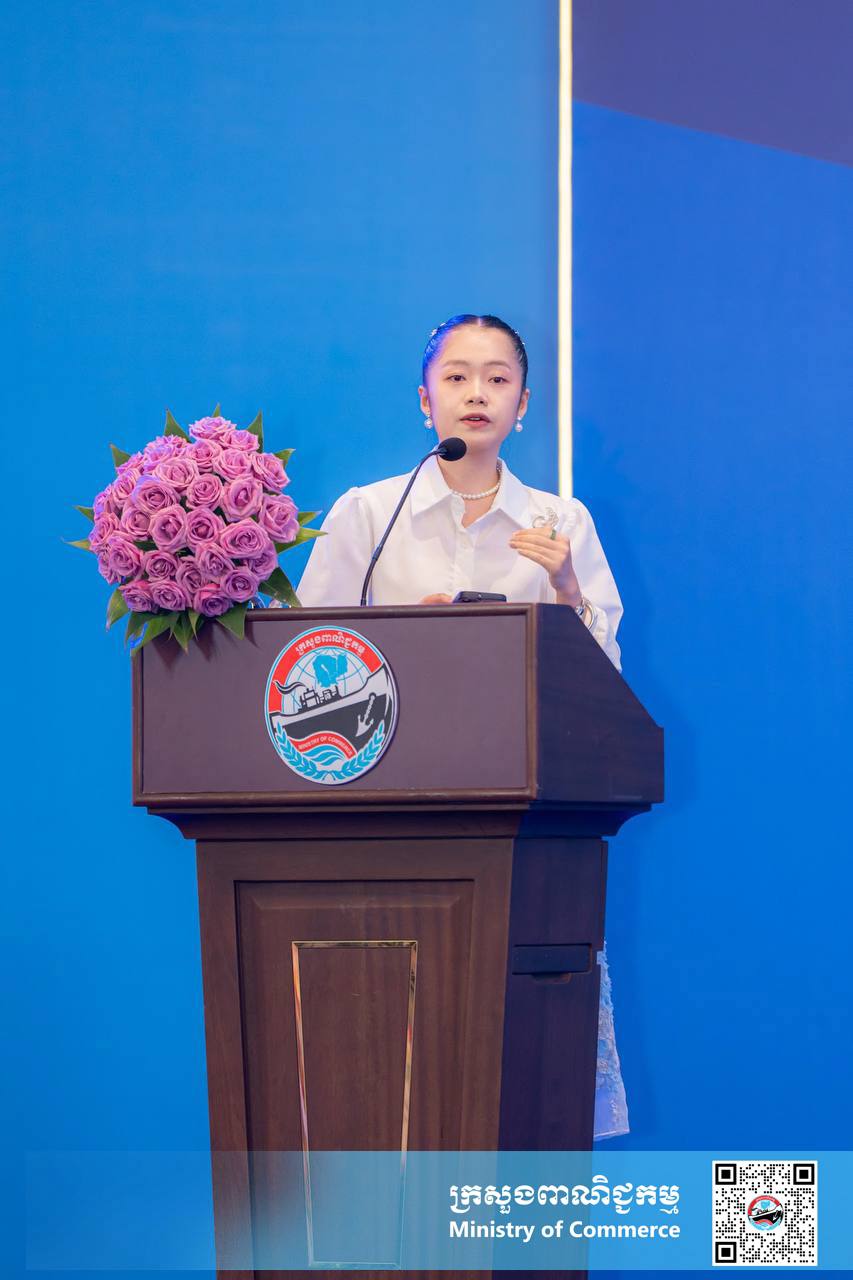 ឯកឧត្តម សំហេង បូរ៉ា រដ្ឋលេខាធិការក្រសួងពាណិជ្ជកម្ម អញ្ជើញជាអធិបតីក្នុងជំនួបពាណិជ្ជកម្ម “កាលានុវត្តភាពនៃទីផ្សារផលិតផលកម្ពុជាក្នុងយុគសម័យថ្មី” ក្នុងព្រឹត្តិការណ៍ពិព័រណ៍ពាណិជ្ជកម្មកម្ពុជា លើកទី១៨ ឆ្នាំ២០២៥