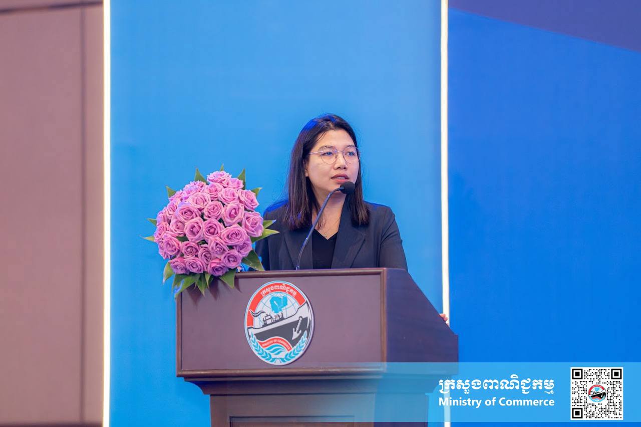 ឯកឧត្តម សំហេង បូរ៉ា រដ្ឋលេខាធិការក្រសួងពាណិជ្ជកម្ម អញ្ជើញជាអធិបតីក្នុងជំនួបពាណិជ្ជកម្ម “កាលានុវត្តភាពនៃទីផ្សារផលិតផលកម្ពុជាក្នុងយុគសម័យថ្មី” ក្នុងព្រឹត្តិការណ៍ពិព័រណ៍ពាណិជ្ជកម្មកម្ពុជា លើកទី១៨ ឆ្នាំ២០២៥