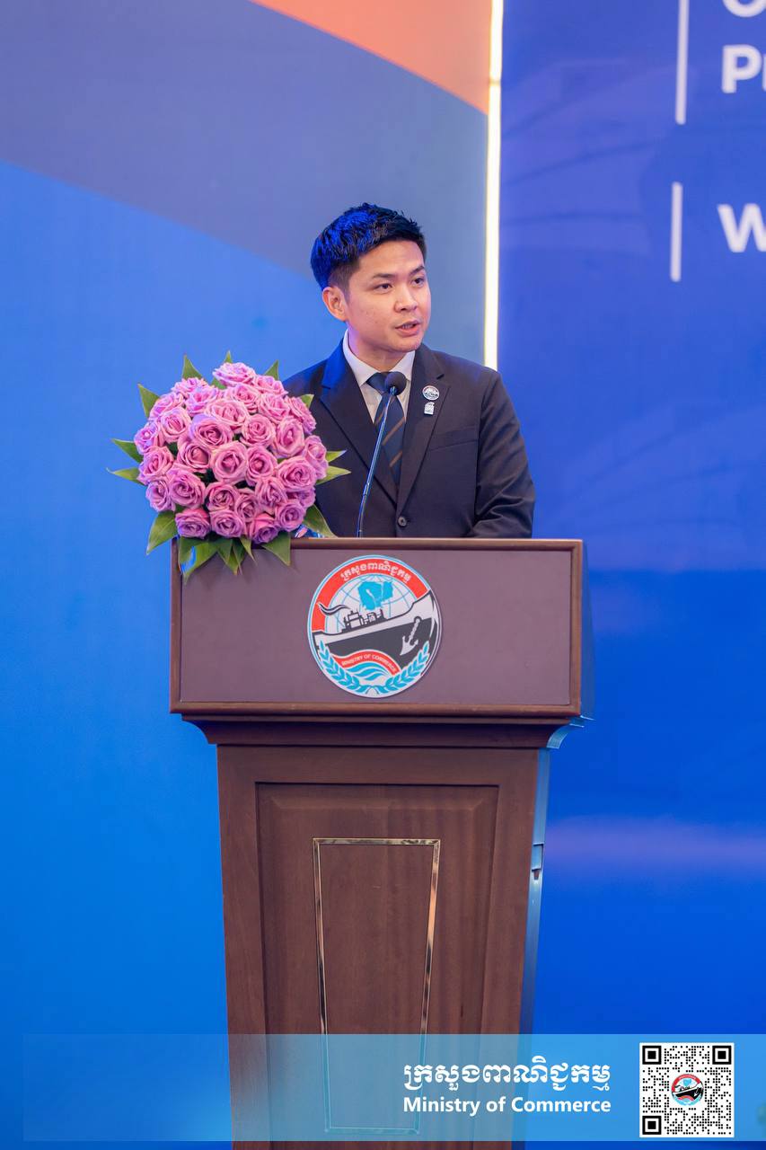 ឯកឧត្តម សំហេង បូរ៉ា រដ្ឋលេខាធិការក្រសួងពាណិជ្ជកម្ម អញ្ជើញជាអធិបតីក្នុងជំនួបពាណិជ្ជកម្ម “កាលានុវត្តភាពនៃទីផ្សារផលិតផលកម្ពុជាក្នុងយុគសម័យថ្មី” ក្នុងព្រឹត្តិការណ៍ពិព័រណ៍ពាណិជ្ជកម្មកម្ពុជា លើកទី១៨ ឆ្នាំ២០២៥