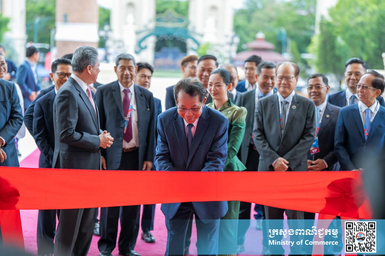 ពិធីសម្ពោធ “ពិព័រណ៍ពាណិជ្ជកម្មកម្ពុជា” លើកទី១៨ ឆ្នាំ២០២៥ ក្រោមមូលបទ “យុគសម័យថ្មីនៃពាណិជ្ជកម្ម៖ បង្កើនកិត្យានុភាពផលិតផលក្នុងស្រុក”