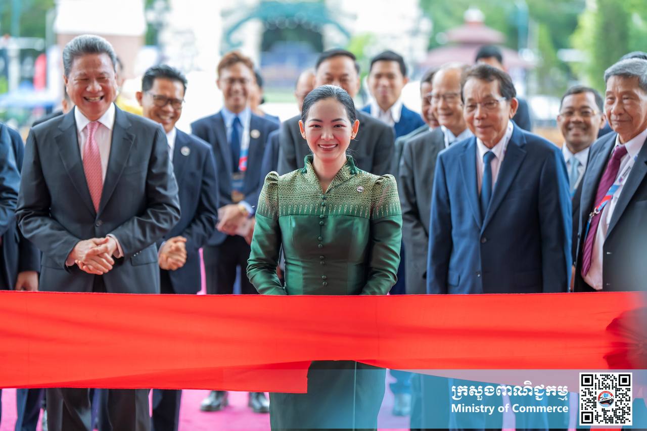 ពិធីសម្ពោធ “ពិព័រណ៍ពាណិជ្ជកម្មកម្ពុជា” លើកទី១៨ ឆ្នាំ២០២៥ ក្រោមមូលបទ “យុគសម័យថ្មីនៃពាណិជ្ជកម្ម៖ បង្កើនកិត្យានុភាពផលិតផលក្នុងស្រុក”