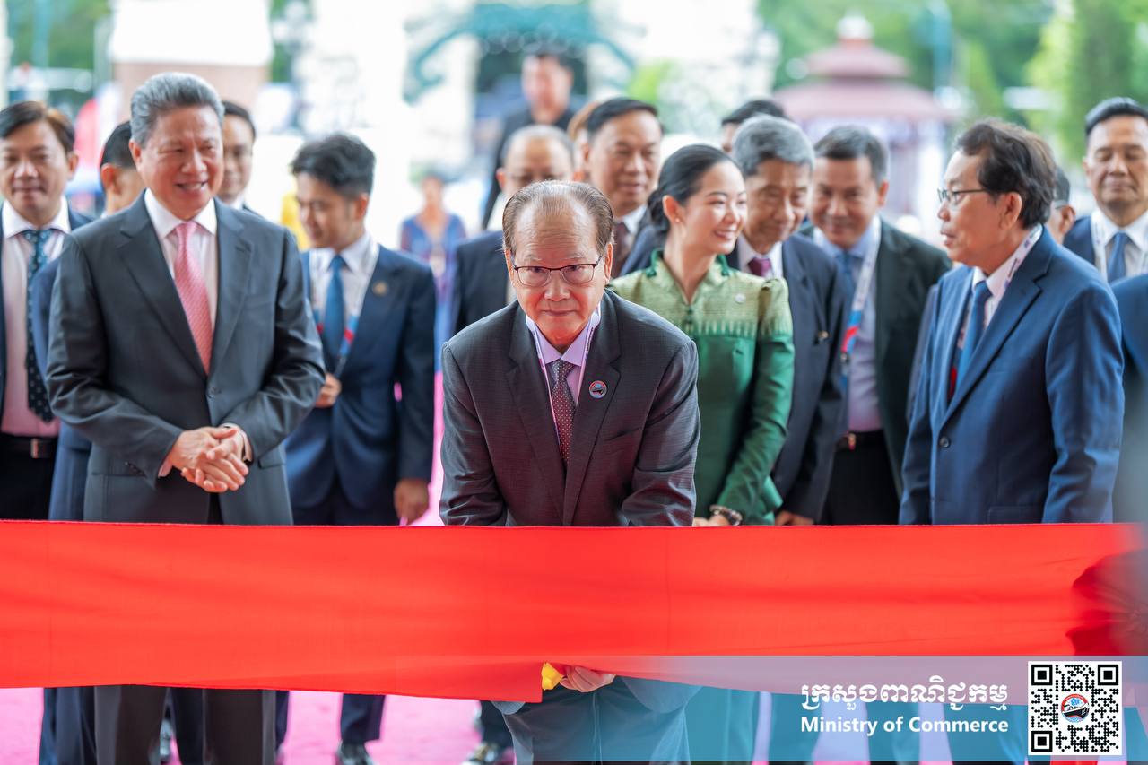 ពិធីសម្ពោធ “ពិព័រណ៍ពាណិជ្ជកម្មកម្ពុជា” លើកទី១៨ ឆ្នាំ២០២៥ ក្រោមមូលបទ “យុគសម័យថ្មីនៃពាណិជ្ជកម្ម៖ បង្កើនកិត្យានុភាពផលិតផលក្នុងស្រុក”