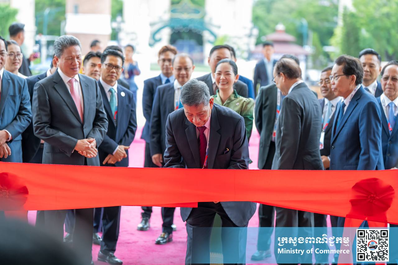 ពិធីសម្ពោធ “ពិព័រណ៍ពាណិជ្ជកម្មកម្ពុជា” លើកទី១៨ ឆ្នាំ២០២៥ ក្រោមមូលបទ “យុគសម័យថ្មីនៃពាណិជ្ជកម្ម៖ បង្កើនកិត្យានុភាពផលិតផលក្នុងស្រុក”