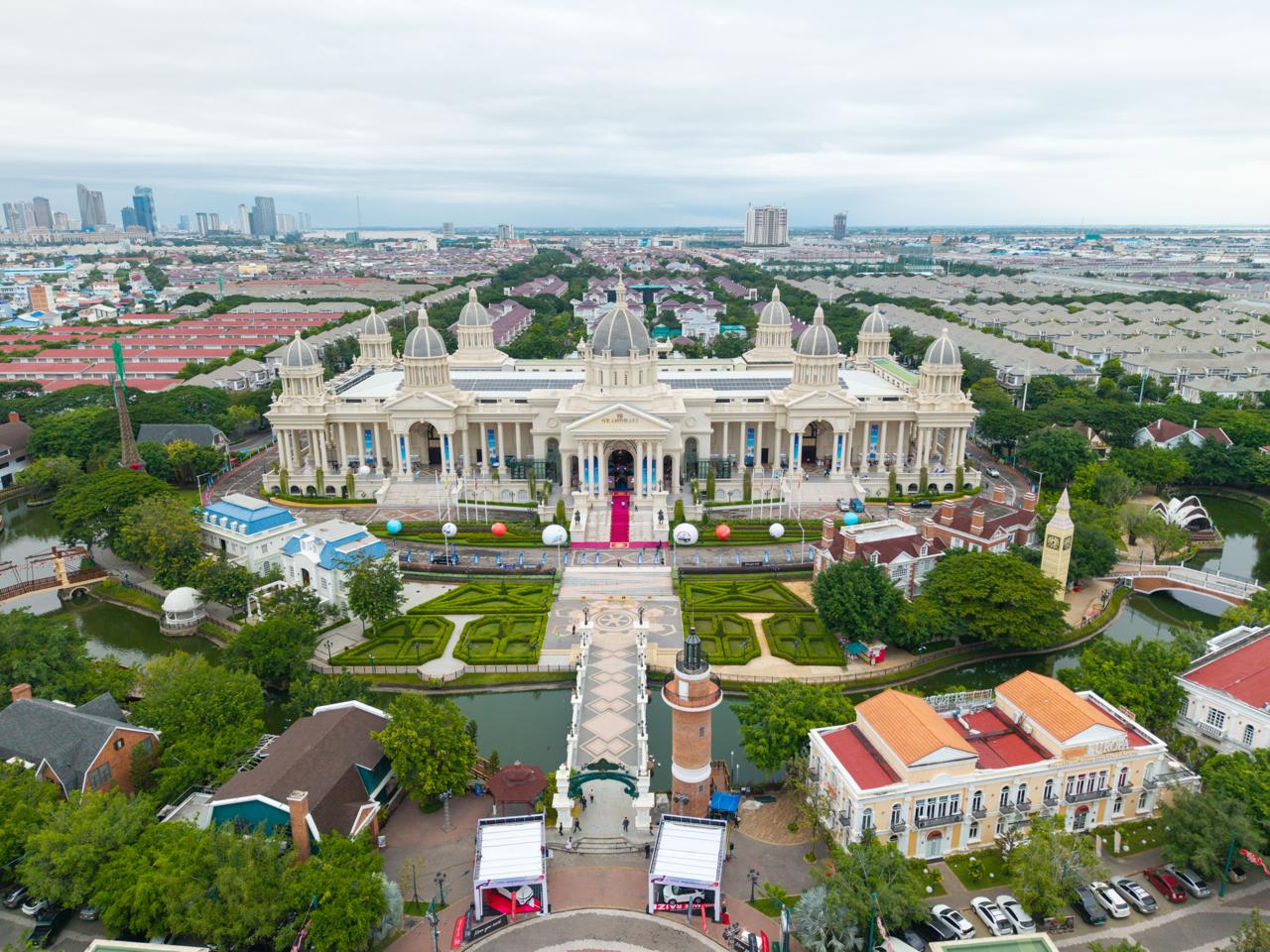 ព្រឹត្តិការណ៍ ពិព័រណ៍ពាណិជ្ជកម្មកម្ពុជា លើកទី១៨ ឆ្នាំ២០២៥ បានត្រៀមខ្លួនរួចជាស្រេចដើម្បីស្វាគមន៍វត្តមានរបស់ តំណាង ក្រសួង ស្ថាប័ន អង្គទូតប្រចាំនៅព្រះរាជាណាចក្រកម្ពុជា ដៃគូអភិវឌ្ឍន៍ និងវិស័យឯកជន ព្រមទាំងភ្ញៀវជាតិ និងអន្តរជាតិ ដែលនឹងមកចូលរួមក្នុងពិធីសម្ពោធ នាព្រឹកនេះ