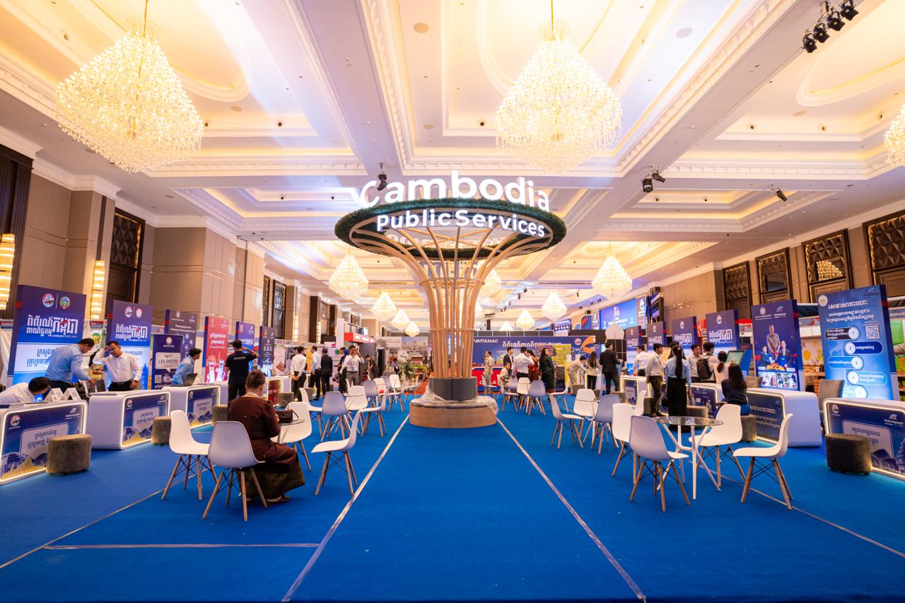 ព្រឹត្តិការណ៍ ពិព័រណ៍ពាណិជ្ជកម្មកម្ពុជា លើកទី១៨ ឆ្នាំ២០២៥ បានត្រៀមខ្លួនរួចជាស្រេចដើម្បីស្វាគមន៍វត្តមានរបស់ តំណាង ក្រសួង ស្ថាប័ន អង្គទូតប្រចាំនៅព្រះរាជាណាចក្រកម្ពុជា ដៃគូអភិវឌ្ឍន៍ និងវិស័យឯកជន ព្រមទាំងភ្ញៀវជាតិ និងអន្តរជាតិ ដែលនឹងមកចូលរួមក្នុងពិធីសម្ពោធ នាព្រឹកនេះ