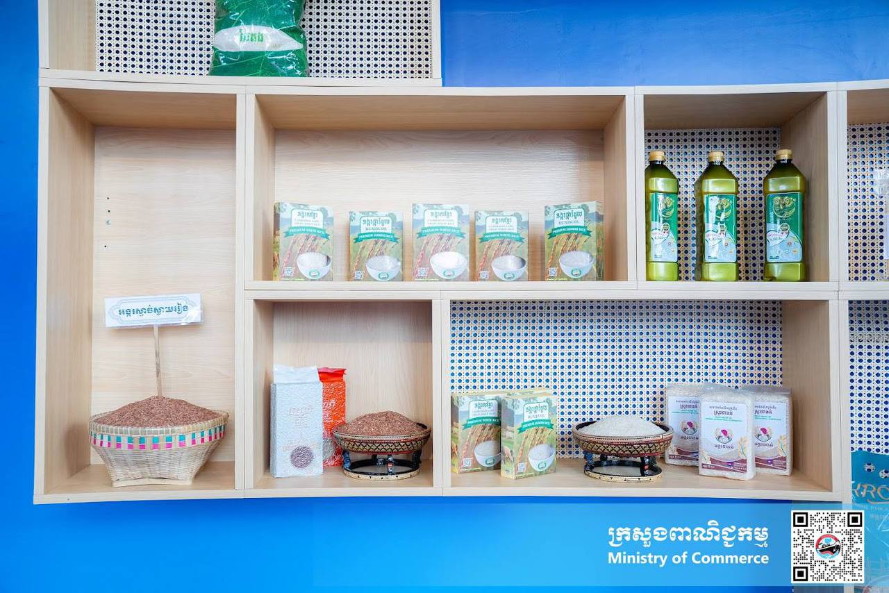 តើអ្នកដឹងទេថា មានផលិតផល/សេវាកម្មអ្វីខ្លះកំពុងដាក់បង្ហាញ/លក់ នៅក្នុងព្រឹត្តិការណ៍ពិព័រណ៍ពាណិជ្ជកម្មកម្ពុជា លើកទី១៨ នេះ?