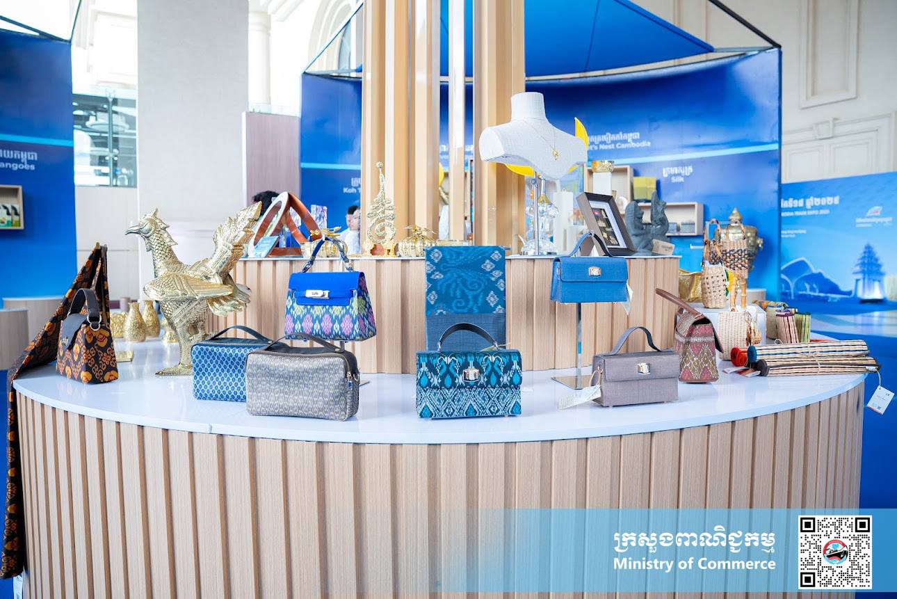 តើអ្នកដឹងទេថា មានផលិតផល/សេវាកម្មអ្វីខ្លះកំពុងដាក់បង្ហាញ/លក់ នៅក្នុងព្រឹត្តិការណ៍ពិព័រណ៍ពាណិជ្ជកម្មកម្ពុជា លើកទី១៨ នេះ?