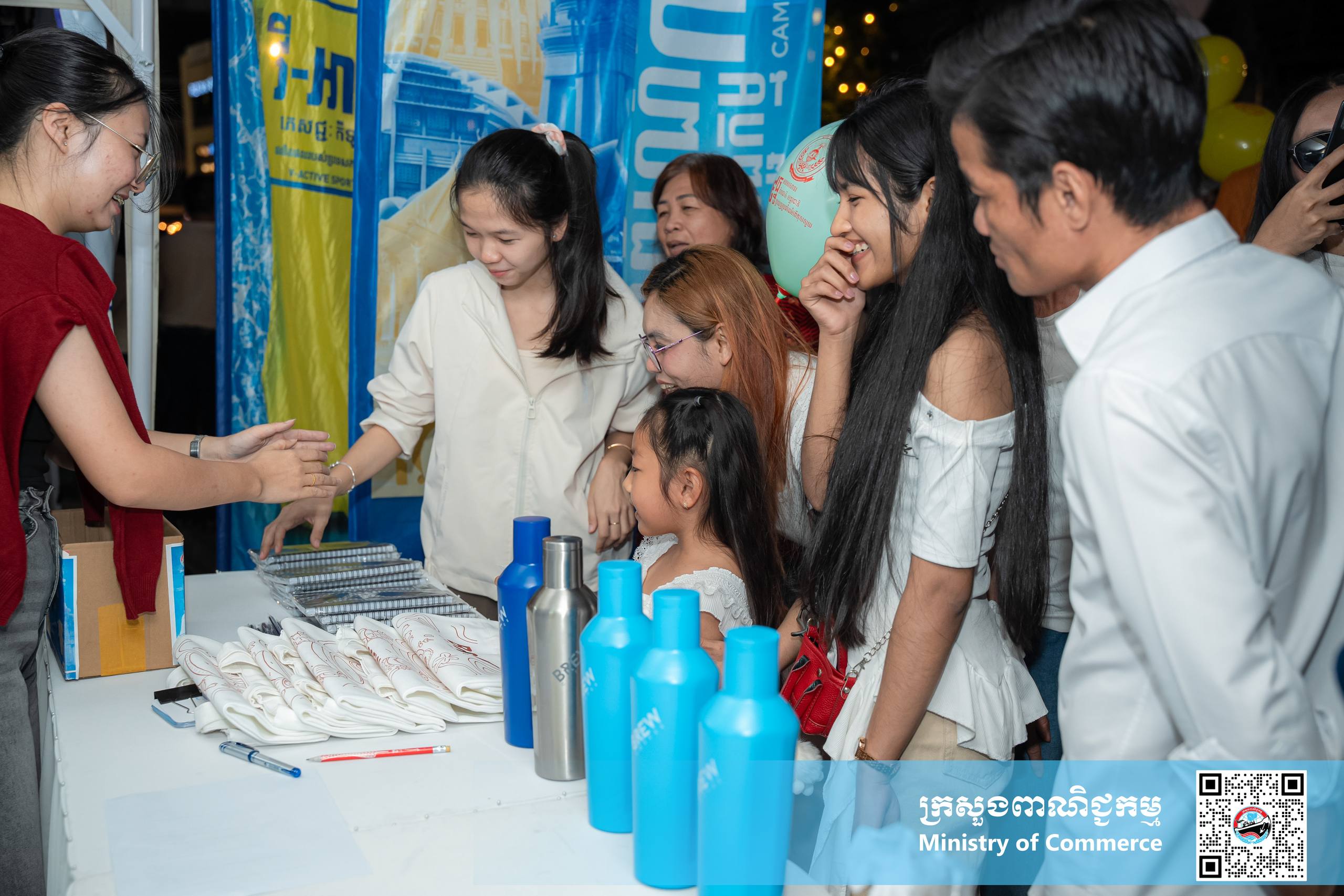 ក្រុមការងារពិព័រណ៍ពាណិជ្ជកម្មកម្ពុជា នៃក្រសួងពាណិជ្ជកម្ម បានរៀបចំស្តង់ផ្សព្វផ្សាយផ្ទាល់ស្ដីអំពីព្រឹត្តិការណ៍ ពិព័រណ៍ពាណិជ្ជកម្មកម្ពុជា លើកទី១៨ ឆ្នាំ២០២៥