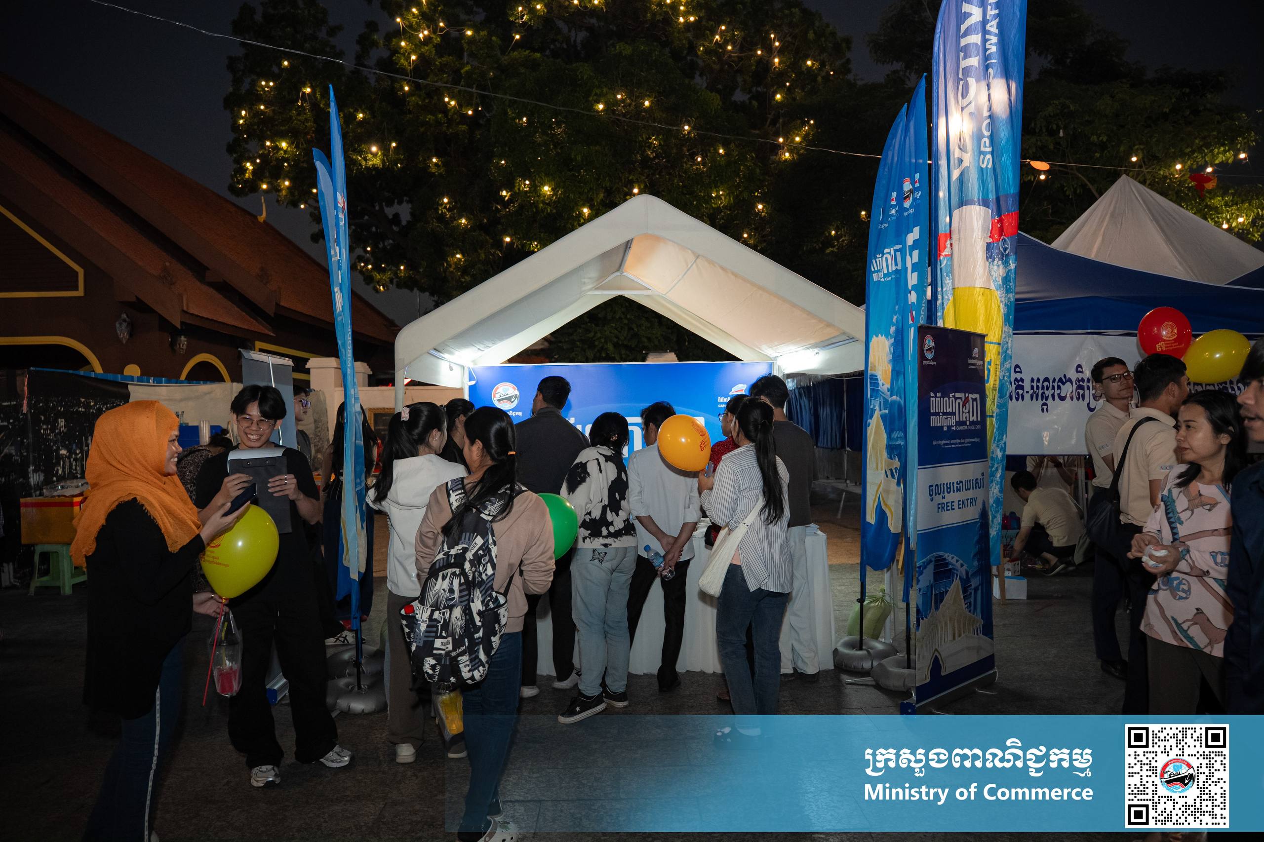 ក្រុមការងារពិព័រណ៍ពាណិជ្ជកម្មកម្ពុជា នៃក្រសួងពាណិជ្ជកម្ម បានរៀបចំស្តង់ផ្សព្វផ្សាយផ្ទាល់ស្ដីអំពីព្រឹត្តិការណ៍ ពិព័រណ៍ពាណិជ្ជកម្មកម្ពុជា លើកទី១៨ ឆ្នាំ២០២៥