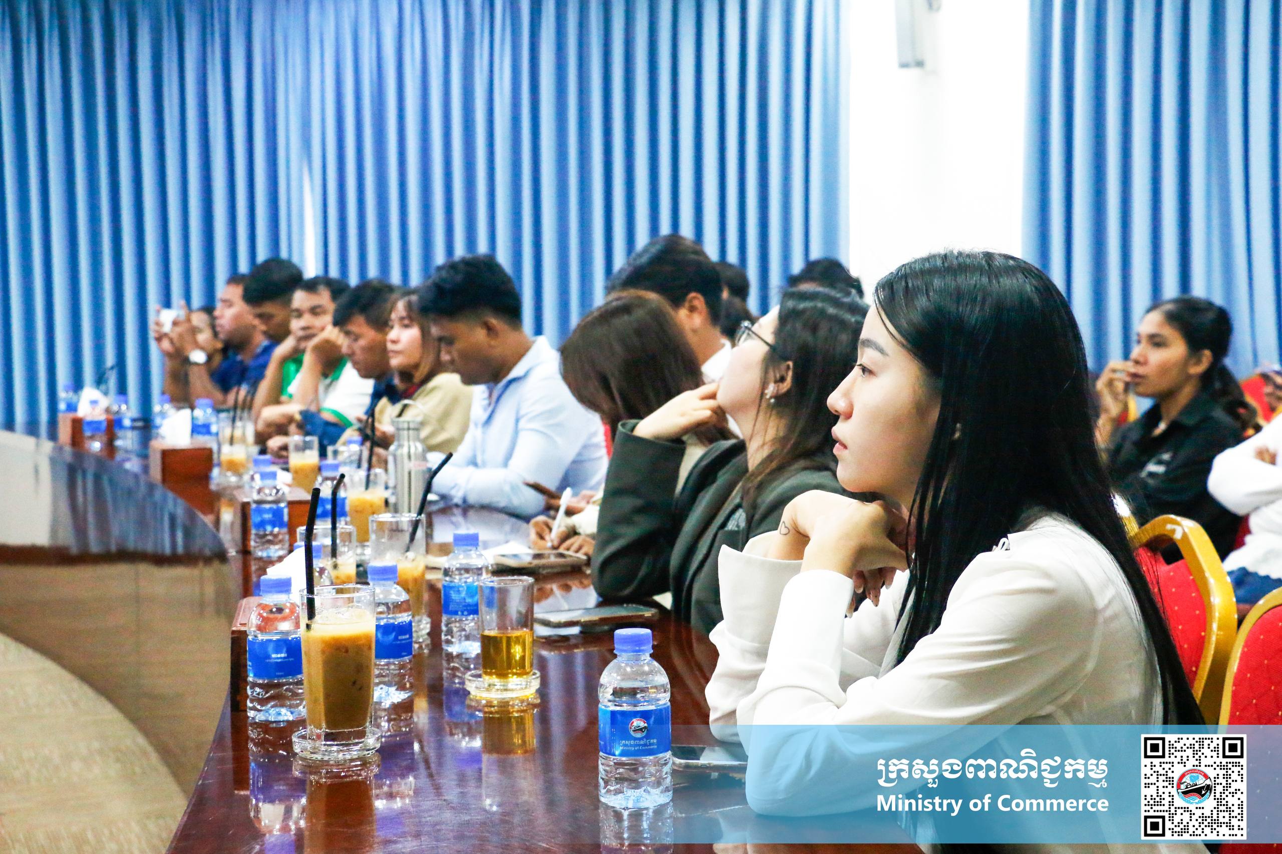 ឯកឧត្តម ទិត សីច័ន្ទលី អគ្គនាយកនៃអគ្គនាយកដ្ឋានជំរុញពាណិជ្ជកម្ម ក្រសួងពាណិជ្ជកម្ម បានដឹកនាំកិច្ចប្រជុំផ្សព្វផ្សាយ ផ្តល់ព័ត៌មានលម្អិតពីការរៀបចំពិព័រណ៍ នីតិវិធី និងលក្ខខណ្ឌតម្រូវនានា ក្នុងការចូលរួមព្រឹត្តិការណ៍ «ពិព័រណ៍ពាណិជ្ជកម្មកម្ពុជា» លើកទី១៨ ឆ្នាំ២០២៥ (The 18th Cambodia Trade Expo-CTExpo)