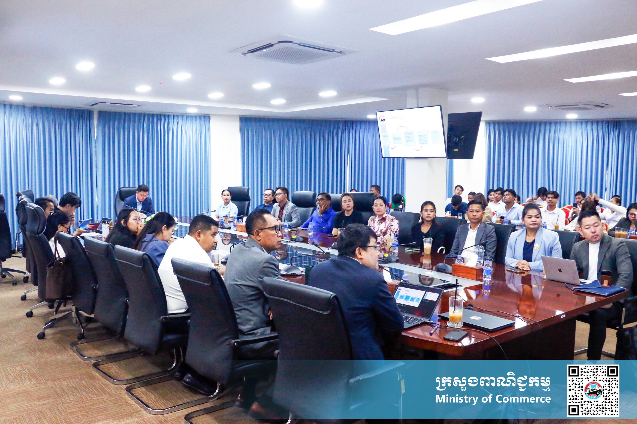 ឯកឧត្តម ទិត សីច័ន្ទលី អគ្គនាយកនៃអគ្គនាយកដ្ឋានជំរុញពាណិជ្ជកម្ម ក្រសួងពាណិជ្ជកម្ម បានដឹកនាំកិច្ចប្រជុំផ្សព្វផ្សាយ ផ្តល់ព័ត៌មានលម្អិតពីការរៀបចំពិព័រណ៍ នីតិវិធី និងលក្ខខណ្ឌតម្រូវនានា ក្នុងការចូលរួមព្រឹត្តិការណ៍ «ពិព័រណ៍ពាណិជ្ជកម្មកម្ពុជា» លើកទី១៨ ឆ្នាំ២០២៥ (The 18th Cambodia Trade Expo-CTExpo)