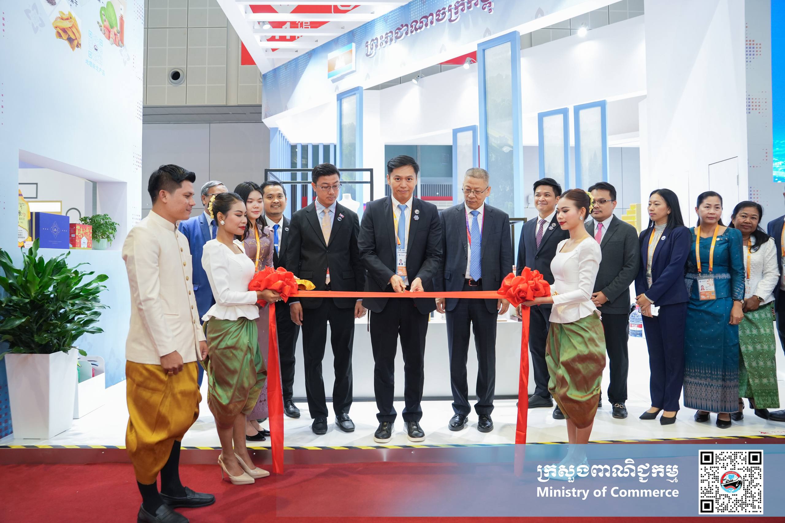 ក្រសួងពាណិជ្ជកម្មរៀបចំពន្លាជាតិដាក់តាំងបង្ហាញផលិតផលសក្តានុពលកម្ពុជា ក្នុងព្រឹត្តិការណ៍ «ពិព័រណ៍នាំចូលអន្តរជាតិចិន លើកទី៨» នៅទីក្រុងសៀងហៃ សាធារណរដ្ឋប្រជាមានិតចិន