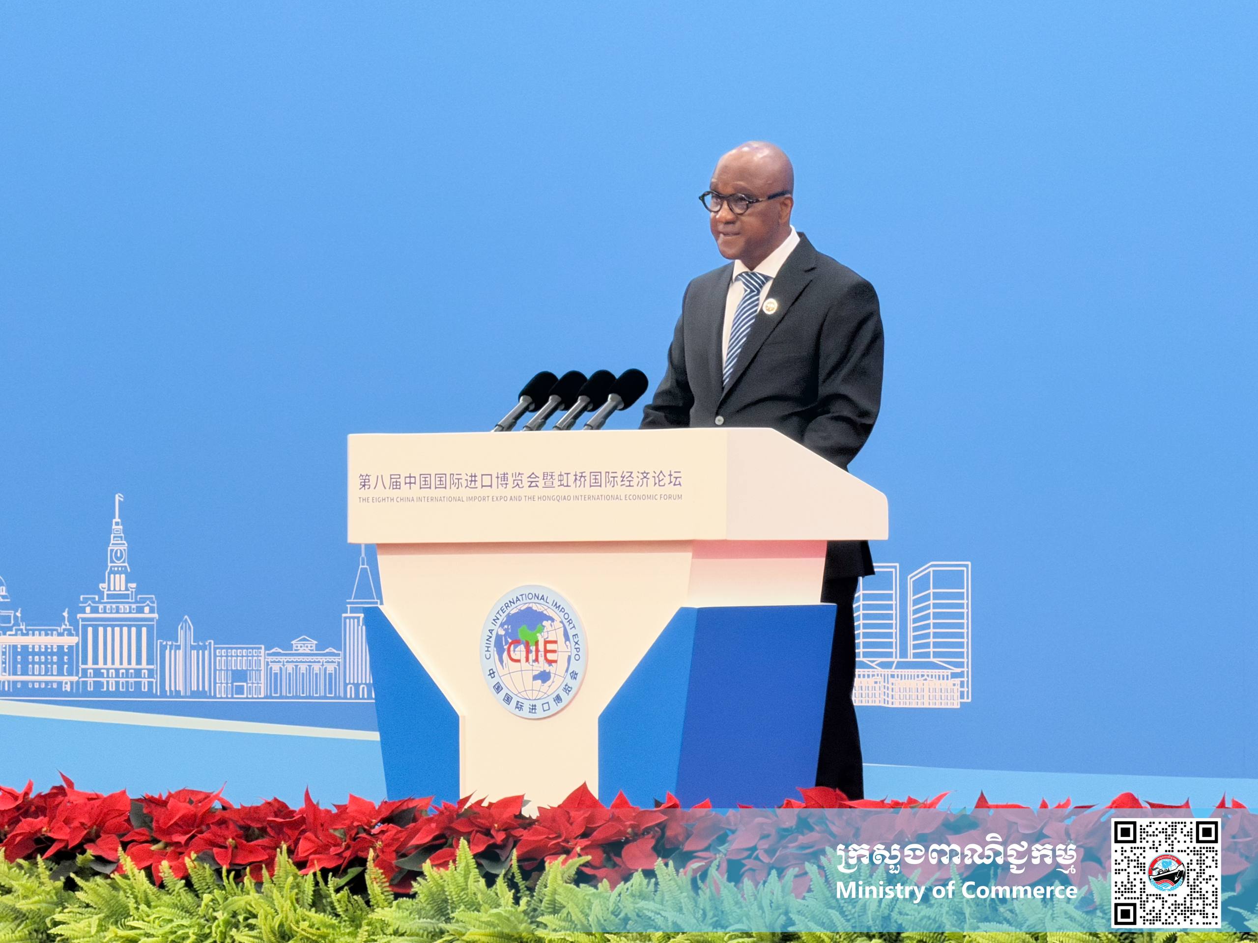 ឯកឧត្តម សំហេង បូរ៉ា រដ្ឋលេខាធិការក្រសួងពាណិជ្ជកម្ម បានអញ្ជើញចូលរួមក្នុងកម្មវិធីសម្ពោធជាផ្លូវការនៃព្រឹត្តិការណ៍ «ពិព័រណ៍នាំចូលអន្តរជាតិចិន លើកទី៨ - 8th China International Import Expo»