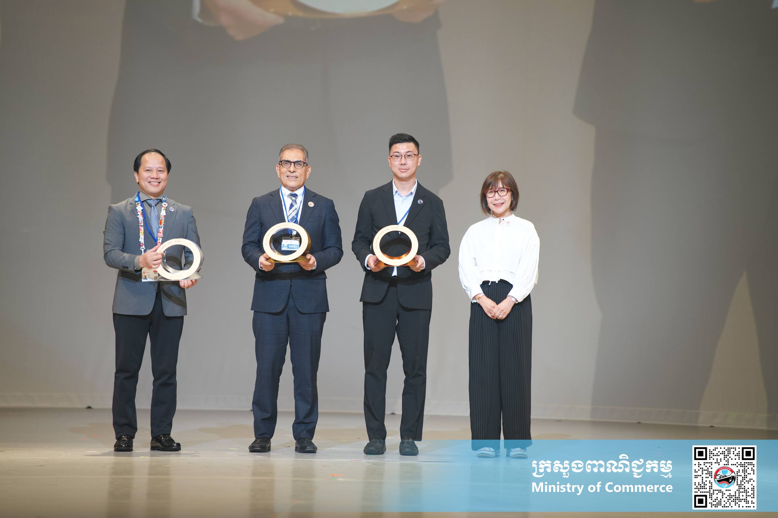 ពន្លាជាតិកម្ពុជា ទទួលបាន “ពានរង្វាន់សំរឹទ្ធ” លំដាប់ពិភពលោកផ្នែករចនាការតាំងបង្ហាញ នាព្រឹត្តិការណ៍ពិព័រណ៍ពិភពលោក ២០២៥ អូសាកា កាន់សៃ ប្រទេសជប៉ុន