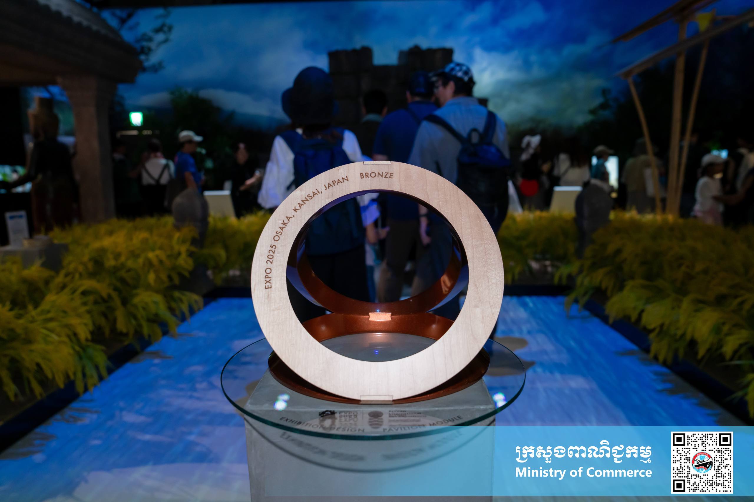 ពន្លាជាតិកម្ពុជា ទទួលបាន “ពានរង្វាន់សំរឹទ្ធ” លំដាប់ពិភពលោកផ្នែករចនាការតាំងបង្ហាញ នាព្រឹត្តិការណ៍ពិព័រណ៍ពិភពលោក ២០២៥ អូសាកា កាន់សៃ ប្រទេសជប៉ុន