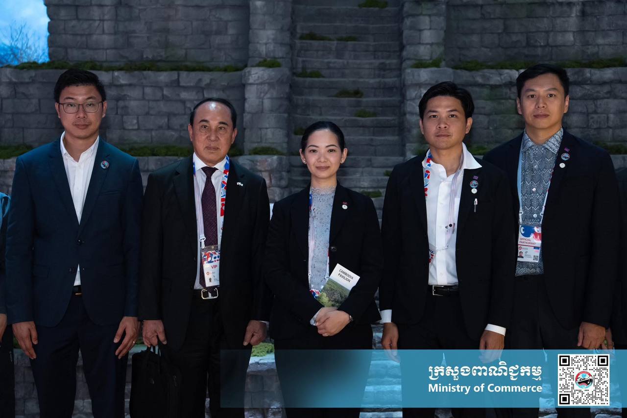 លោកជំទាវ ចម និម្មល រដ្ឋមន្ត្រីក្រសួងពាណិជ្ជកម្ម និងជាប្រធានគណៈកម្មការអន្តរក្រសួងដើម្បីរៀបចំ និងចូលរួមពិព័រណ៍ពិភពលោក និងពិព័រណ៍ពាណិជ្ជកម្មអន្តរជាតិ បានអញ្ជើញចូលទស្សនា និងត្រួតពិនិត្យវឌ្ឍនភាពការងាររបស់ពន្លាជាតិកម្ពុជា ក្នុងពិព័រណ៍ពិភពលោក២០២៥ អូសាកា កាន់សៃ ប្រទេសជប៉ុន
