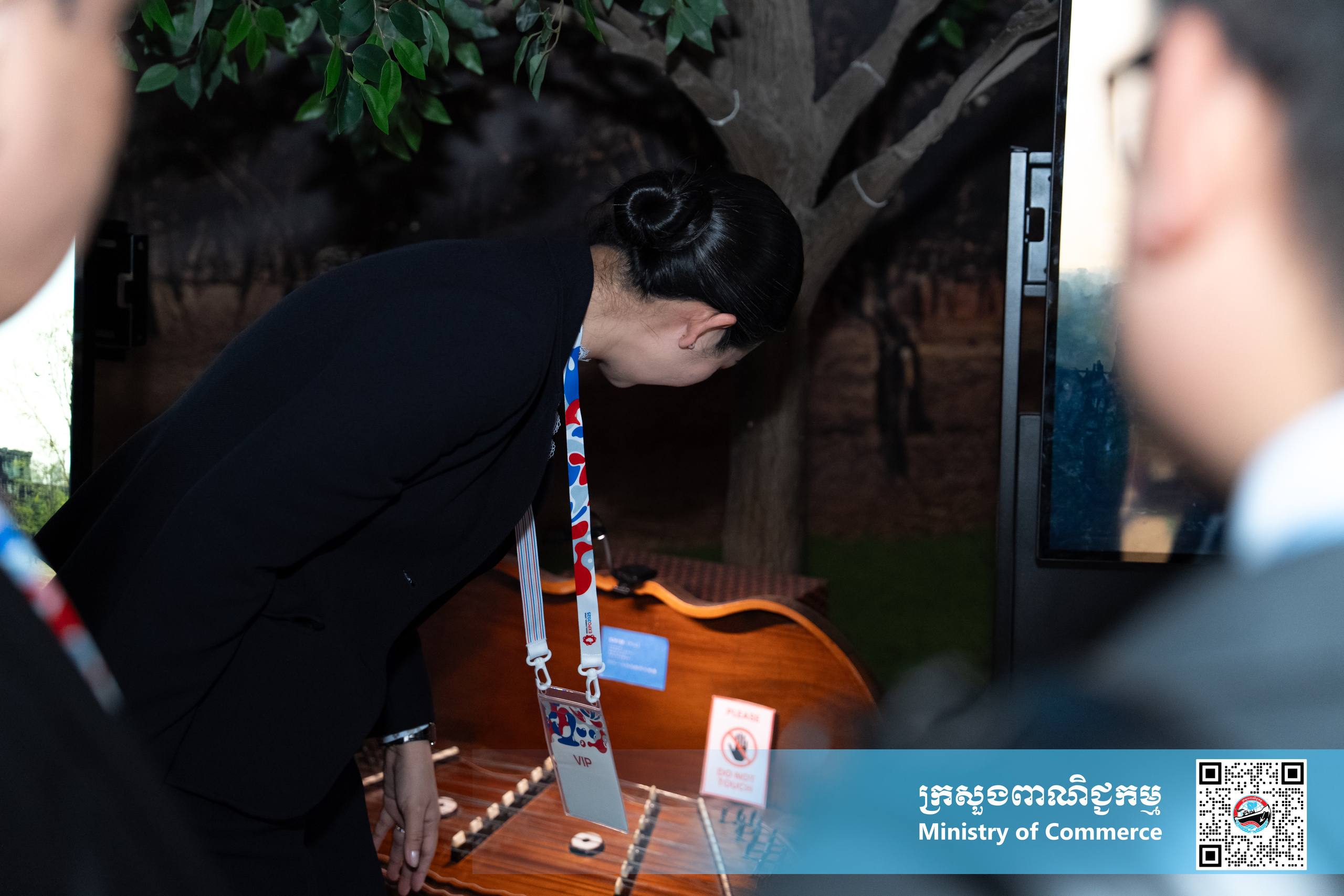 លោកជំទាវ ចម និម្មល រដ្ឋមន្ត្រីក្រសួងពាណិជ្ជកម្ម និងជាប្រធានគណៈកម្មការអន្តរក្រសួងដើម្បីរៀបចំ និងចូលរួមពិព័រណ៍ពិភពលោក និងពិព័រណ៍ពាណិជ្ជកម្មអន្តរជាតិ បានអញ្ជើញចូលទស្សនា និងត្រួតពិនិត្យវឌ្ឍនភាពការងាររបស់ពន្លាជាតិកម្ពុជា ក្នុងពិព័រណ៍ពិភពលោក២០២៥ អូសាកា កាន់សៃ ប្រទេសជប៉ុន
