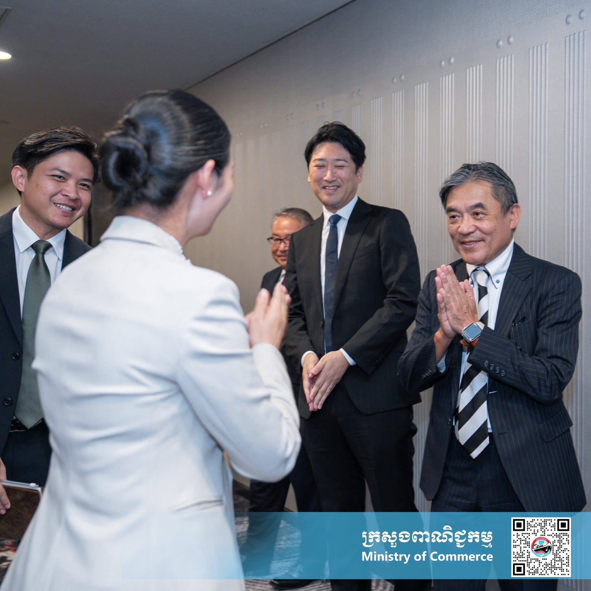 ស្វាយចន្ទីកម្ពុជា កំពុងមានវត្តមានដាក់លក់ក្នុងផ្សារ Family Mart ដ៏ល្បី ដែលមានចំនួន ១៦,៣២០ ទីតាំងនៅប្រទេសជប៉ុន ក្រោមកិច្ចសហការយ៉ាងជិតស្និទ្ធរវាងក្រសួងពាណិជ្ជកម្ម និងក្រុមហ៊ុន Mirarth Holdings Inc. ព្រមទាំង ក្រុមហ៊ុន ITOCHU Corporation