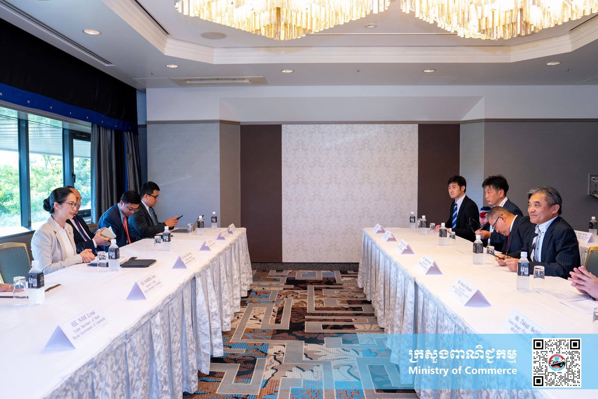 ស្វាយចន្ទីកម្ពុជា កំពុងមានវត្តមានដាក់លក់ក្នុងផ្សារ Family Mart ដ៏ល្បី ដែលមានចំនួន ១៦,៣២០ ទីតាំងនៅប្រទេសជប៉ុន ក្រោមកិច្ចសហការយ៉ាងជិតស្និទ្ធរវាងក្រសួងពាណិជ្ជកម្ម និងក្រុមហ៊ុន Mirarth Holdings Inc. ព្រមទាំង ក្រុមហ៊ុន ITOCHU Corporation