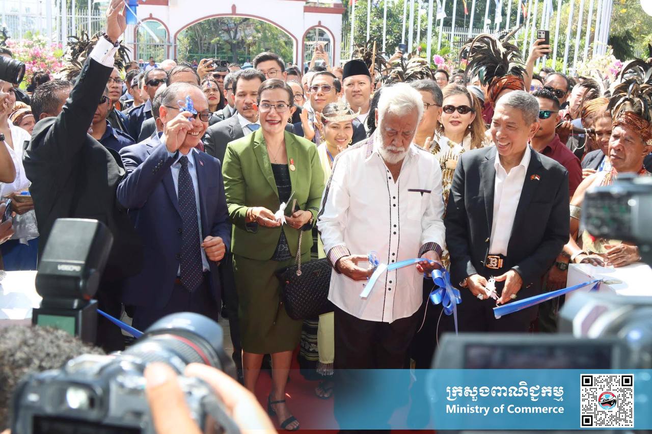 ឯកឧត្តម ពេជ ឫទ្ធី រដ្ឋលេខាធិការក្រសួងពាណិជ្ជកម្ម ដឹកនាំប្រតិភូកម្ពុជាចូលរួមក្នុ្ងងព្រឹត្តិការណ៍ពិព័រណ៍ «Dili International Trade Expo 2025 (DITE-2025)» នៅទីក្រុងឌីលី សាធារណរដ្ឋប្រជាធិបតេយ្យទីម័រឡេស្តេ