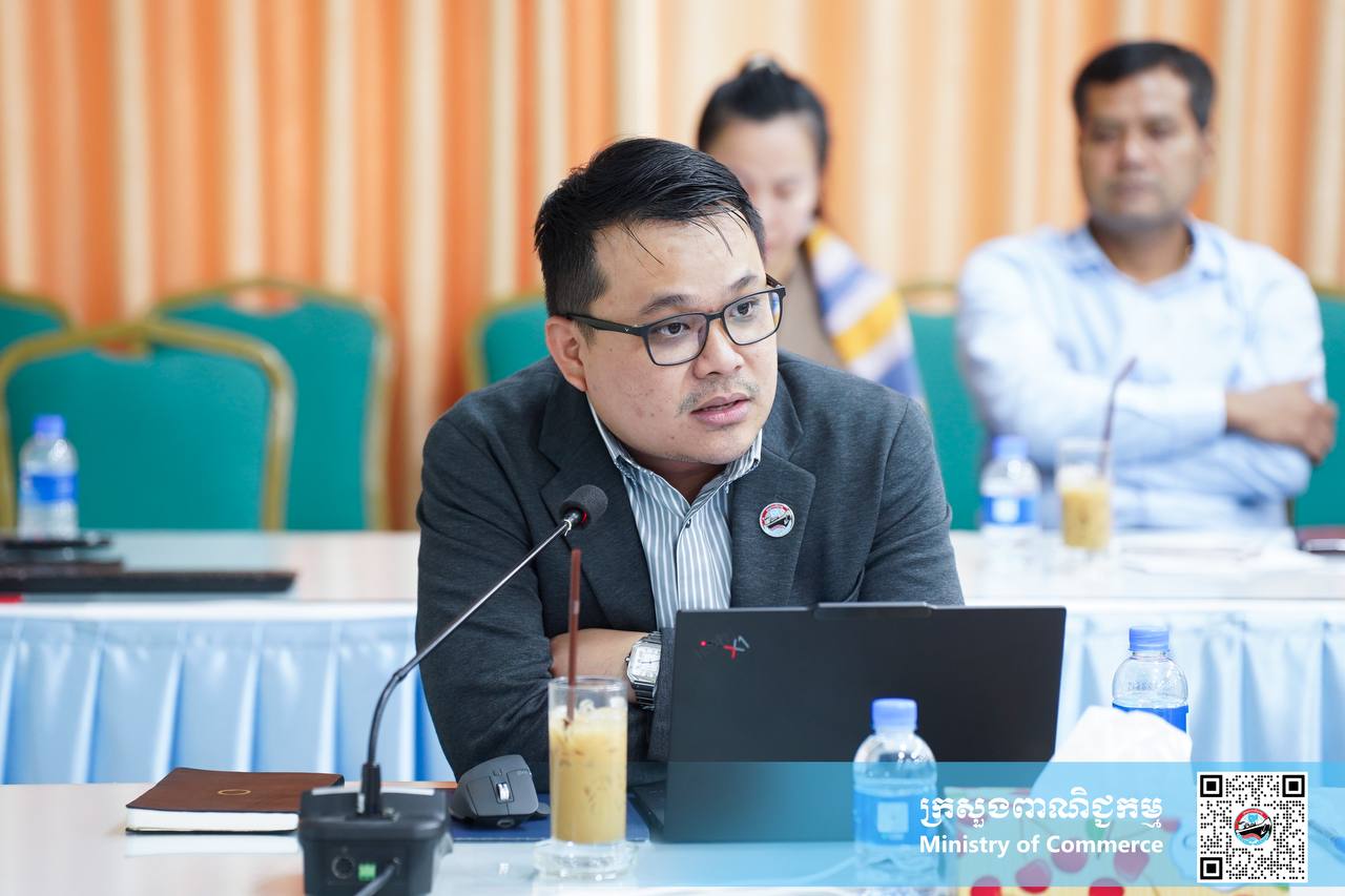 ឯកឧត្តម ណាំ លីណាល់ អនុរដ្ឋលេខាធិការក្រសួងពាណិជ្ជកម្ម បានដឹកនាំកិច្ចប្រជុំផ្សព្វផ្សាយអំពីនីតិវិធី និងលក្ខខណ្ឌតម្រូវរបស់គណៈកម្មការ ពិព័រណ៍ ដើម្បីចូលរួមពិព័រណ៍ចិន–អាស៊ាន លើកទី២២