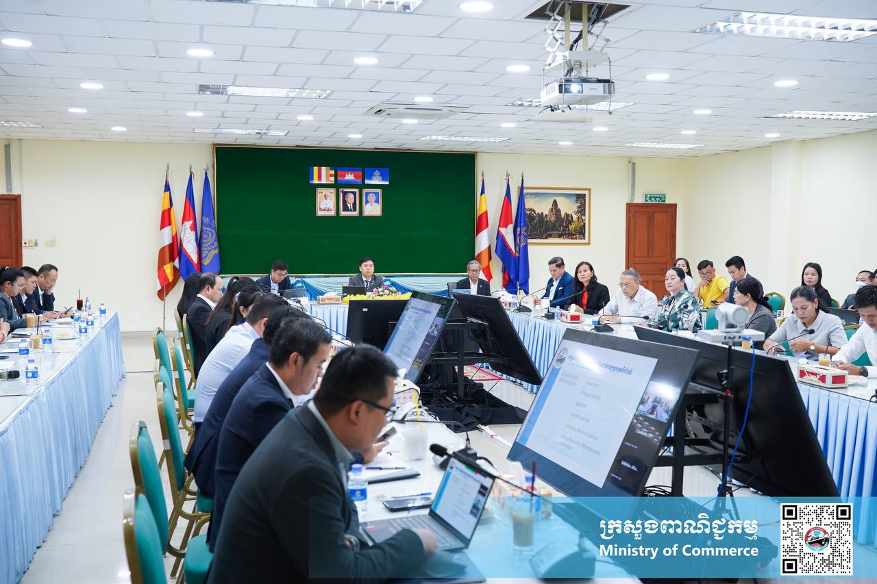 ឯកឧត្តម ណាំ លីណាល់ អនុរដ្ឋលេខាធិការក្រសួងពាណិជ្ជកម្ម បានដឹកនាំកិច្ចប្រជុំផ្សព្វផ្សាយអំពីនីតិវិធី និងលក្ខខណ្ឌតម្រូវរបស់គណៈកម្មការ ពិព័រណ៍ ដើម្បីចូលរួមពិព័រណ៍ចិន–អាស៊ាន លើកទី២២