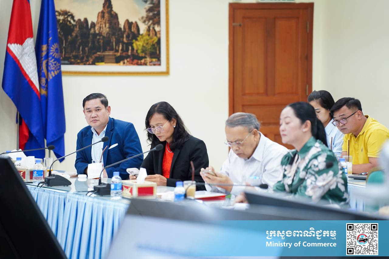 ឯកឧត្តម ណាំ លីណាល់ អនុរដ្ឋលេខាធិការក្រសួងពាណិជ្ជកម្ម បានដឹកនាំកិច្ចប្រជុំផ្សព្វផ្សាយអំពីនីតិវិធី និងលក្ខខណ្ឌតម្រូវរបស់គណៈកម្មការ ពិព័រណ៍ ដើម្បីចូលរួមពិព័រណ៍ចិន–អាស៊ាន លើកទី២២