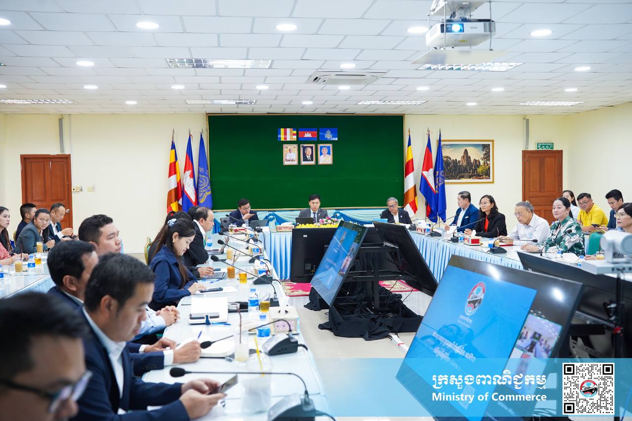 ឯកឧត្តម ណាំ លីណាល់ អនុរដ្ឋលេខាធិការក្រសួងពាណិជ្ជកម្ម បានដឹកនាំកិច្ចប្រជុំផ្សព្វផ្សាយអំពីនីតិវិធី និងលក្ខខណ្ឌតម្រូវរបស់គណៈកម្មការ ពិព័រណ៍ ដើម្បីចូលរួមពិព័រណ៍ចិន–អាស៊ាន លើកទី២២