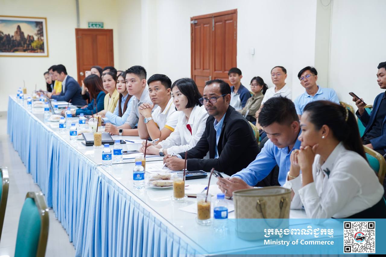 ឯកឧត្តម ណាំ លីណាល់ អនុរដ្ឋលេខាធិការក្រសួងពាណិជ្ជកម្ម បានដឹកនាំកិច្ចប្រជុំផ្សព្វផ្សាយអំពីនីតិវិធី និងលក្ខខណ្ឌតម្រូវរបស់គណៈកម្មការ ពិព័រណ៍ ដើម្បីចូលរួមពិព័រណ៍ចិន–អាស៊ាន លើកទី២២