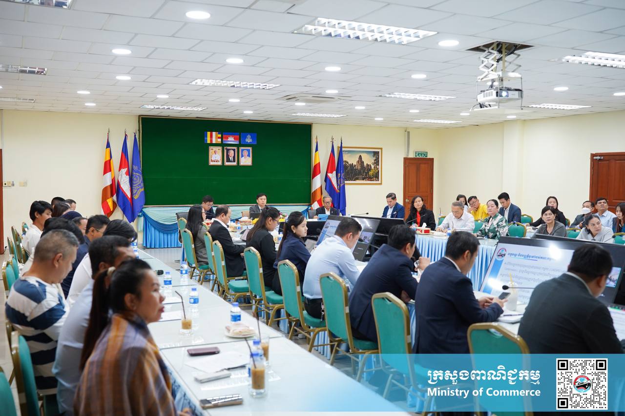 ឯកឧត្តម ណាំ លីណាល់ អនុរដ្ឋលេខាធិការក្រសួងពាណិជ្ជកម្ម បានដឹកនាំកិច្ចប្រជុំផ្សព្វផ្សាយអំពីនីតិវិធី និងលក្ខខណ្ឌតម្រូវរបស់គណៈកម្មការ ពិព័រណ៍ ដើម្បីចូលរួមពិព័រណ៍ចិន–អាស៊ាន លើកទី២២