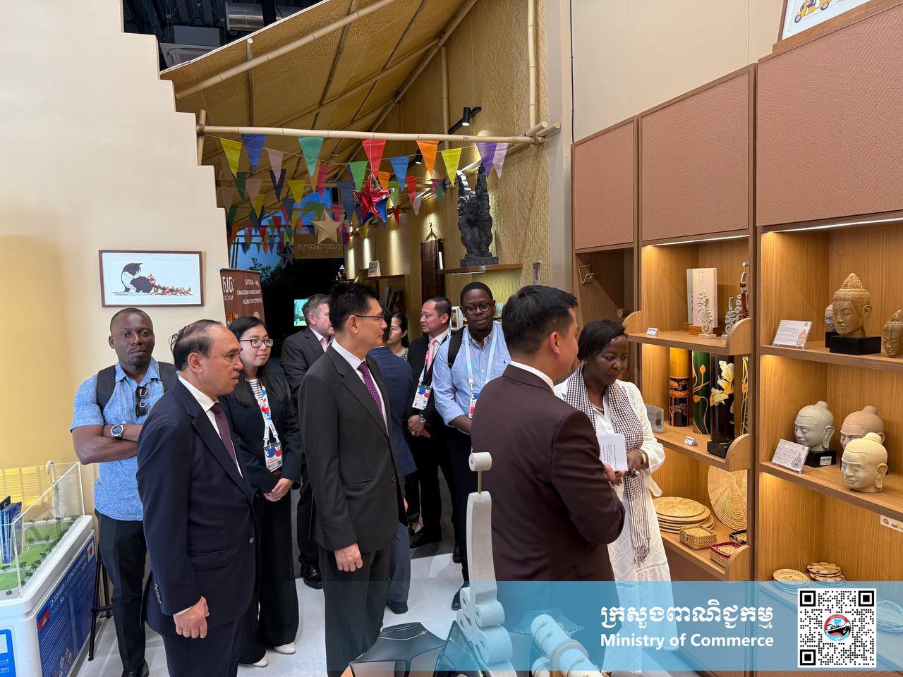 លោកជំទាវ Louise MUSHIKIWABO អគ្គលេខាធិការអង្គការអន្តរជាតិហ្វ្រង់កូហ្វូនី បានអញ្ជើញមកទស្សនាពន្លាជាតិកម្ពុជា ក្នុងពិព័រណ៍ពិភពលោក ២០២៥ អូសាកា កាន់សៃ ប្រទេសជប៉ុន