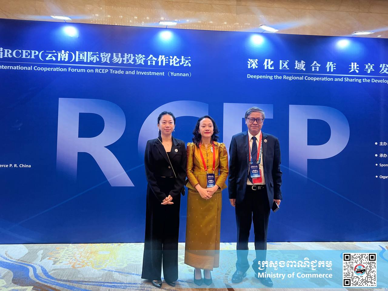 លោកជំទាវ សុមេធ សុមនា អនុរដ្ឋលេខាធិការ ក្រសួងពាណិជ្ជកម្ម បានដឹកនាំគណៈប្រតិភូកម្ពុជាអញ្ជើញចូលរួមពិធីសម្ពោធ “ពិព័រណ៍ពាណិជ្ជកម្មចិន-អាស៊ីខាងត្បូងលើកទី៩ និងពិព័រណ៍ពាណិជ្ជកម្មផលិតផលនាំចេញ នាំចូលគុនមិញលើកទី២៩”