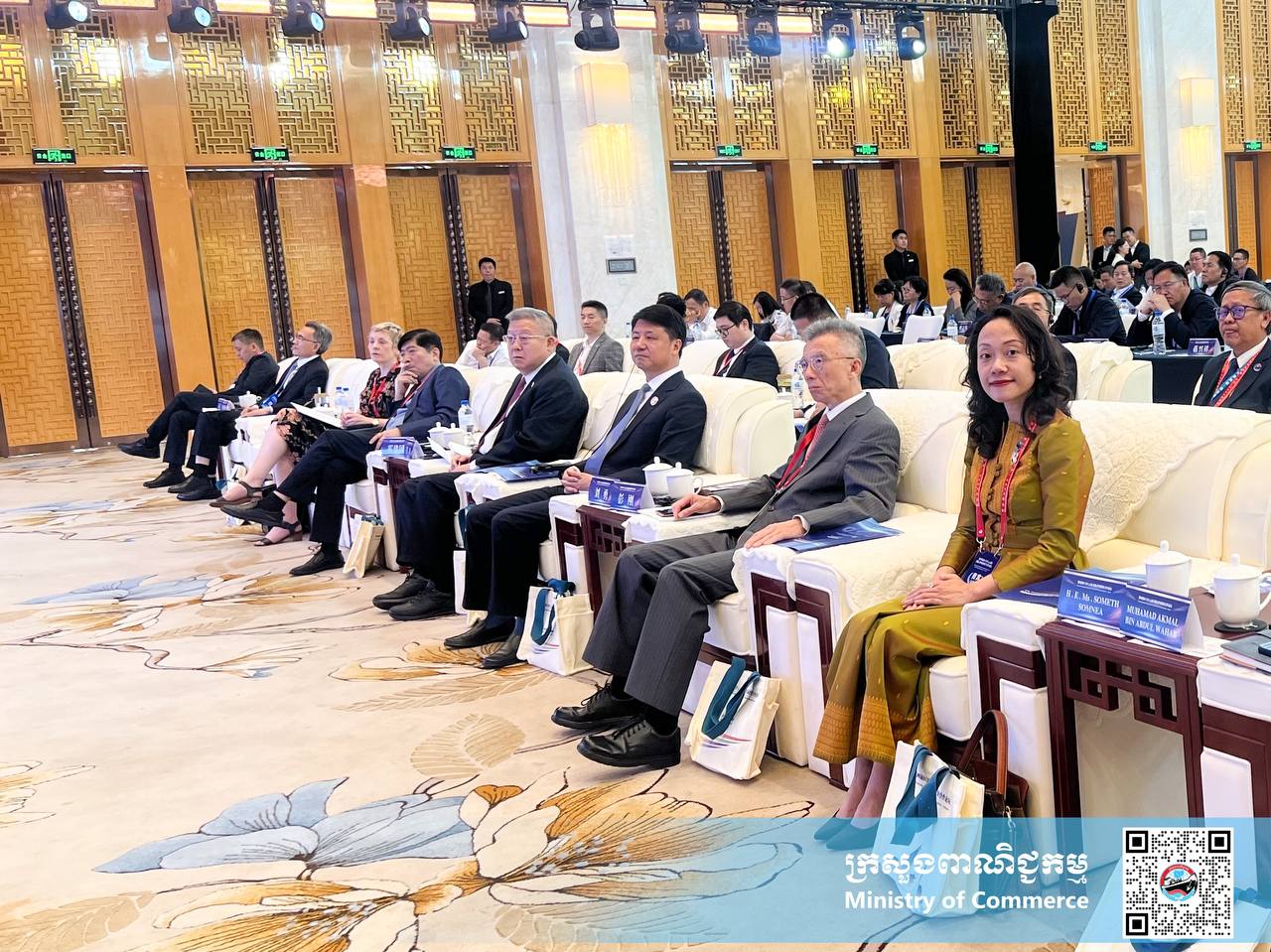 លោកជំទាវ សុមេធ សុមនា អនុរដ្ឋលេខាធិការ ក្រសួងពាណិជ្ជកម្ម បានដឹកនាំគណៈប្រតិភូកម្ពុជាអញ្ជើញចូលរួមពិធីសម្ពោធ “ពិព័រណ៍ពាណិជ្ជកម្មចិន-អាស៊ីខាងត្បូងលើកទី៩ និងពិព័រណ៍ពាណិជ្ជកម្មផលិតផលនាំចេញ នាំចូលគុនមិញលើកទី២៩”